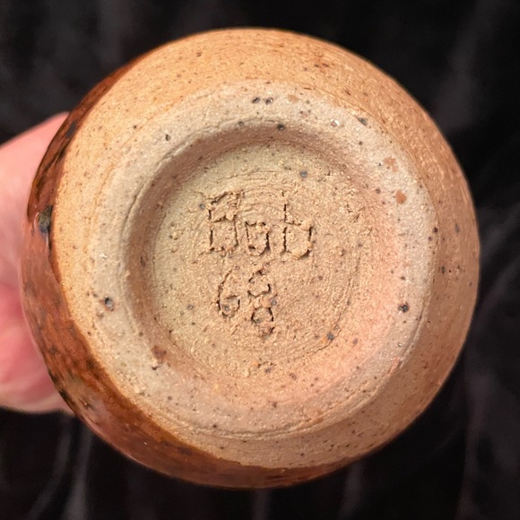 Vintage 1968 Artist Signed Pottery Vase - Picture 6 of 6